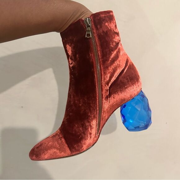 Dries Van Noten Red Velvet Boots with Lucite Heel - Picture 4 of 5